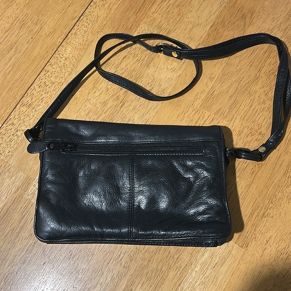 Vintage leather feeling purse with crossbody strap - Picture 4 of 5